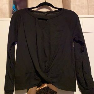 Size M juniors womens cropped black front knot